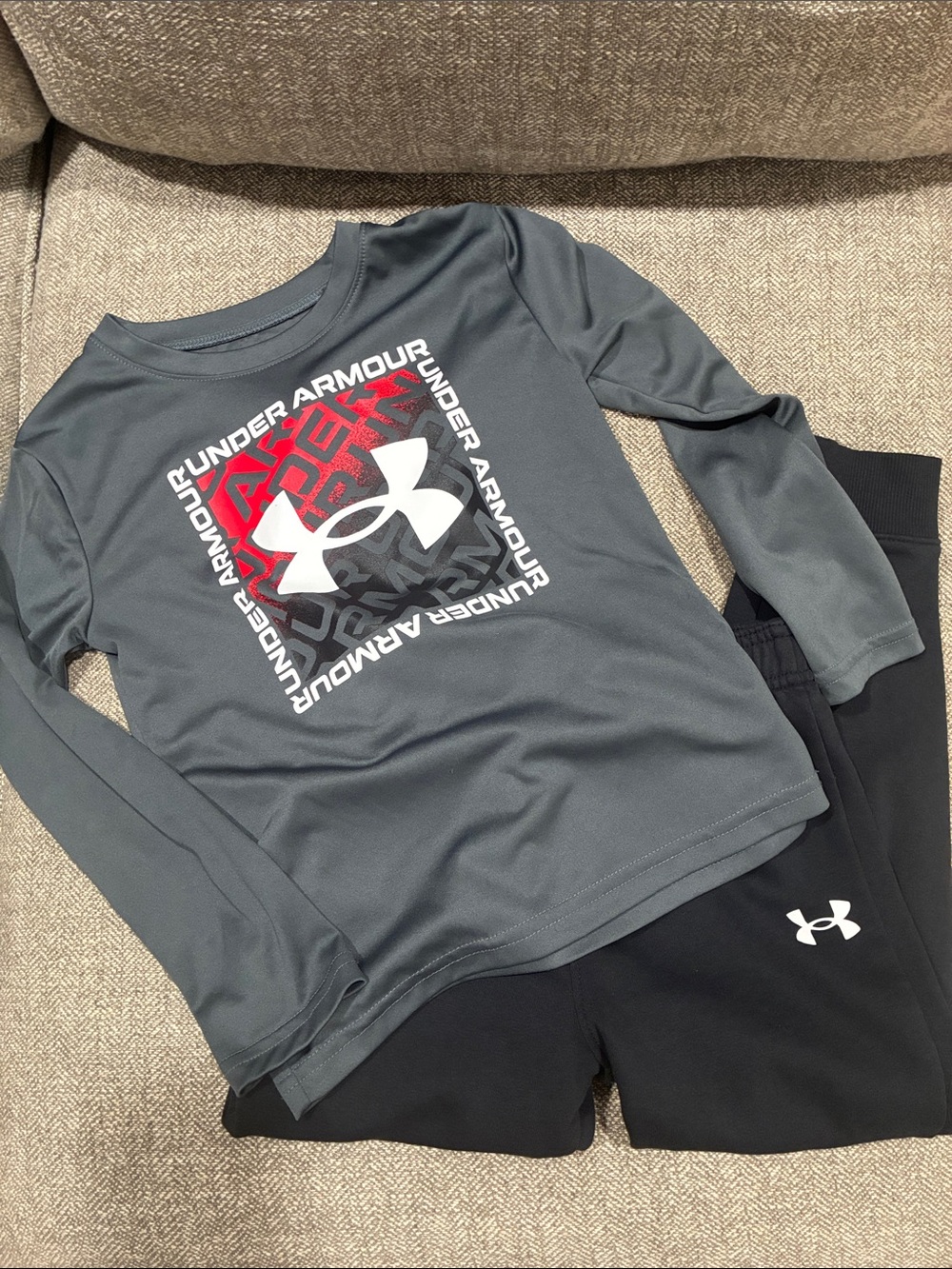 Under Armour Gray Long-Sleeve Tee and Black Jogger set- Size 6